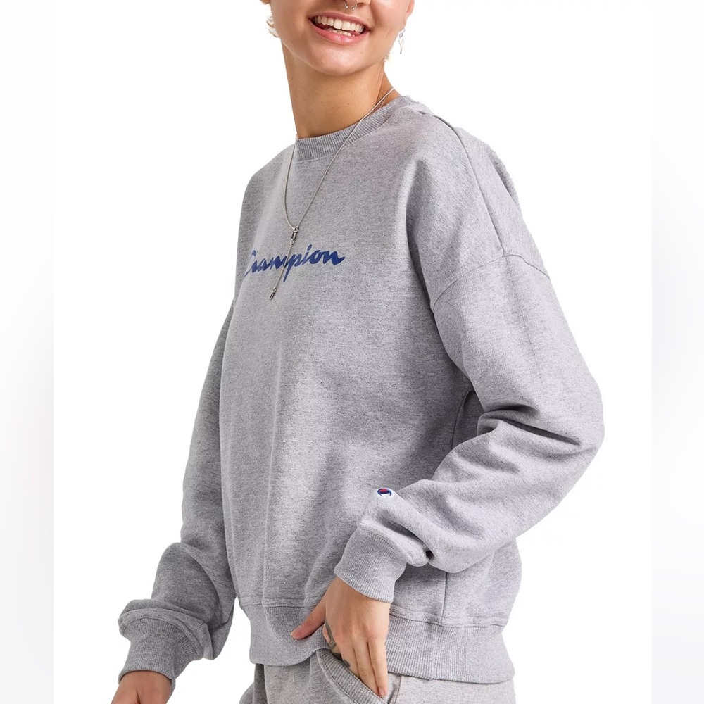 🎲NWOT Champion Sweatshirt 🎲 Women’s L Logo Crewneck Sweatshirt